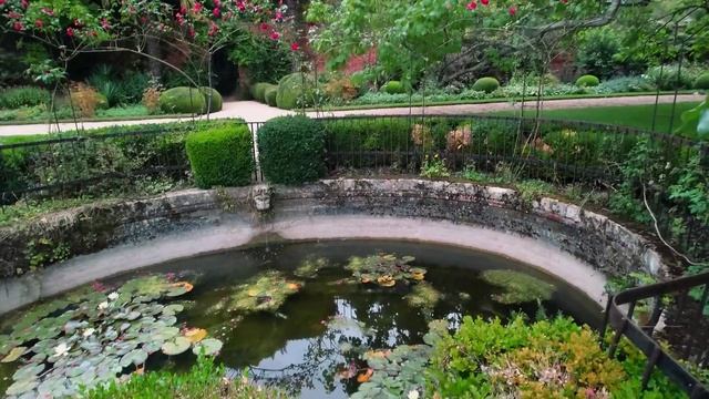 🇬🇧 Ожившая сказка о грибном домике и деревне диких павлинов в Котсуолдсе Англия смотреть онлайн