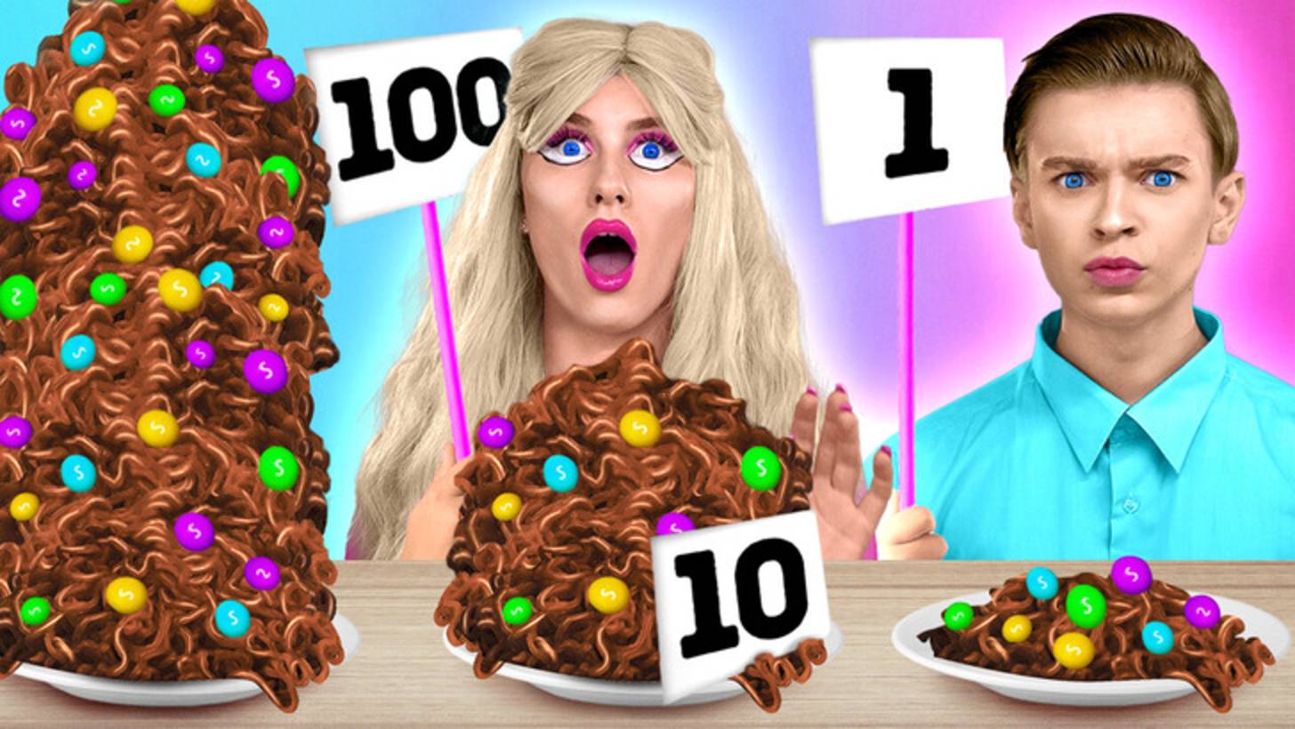 🍔 Барби vs Кен в реальной жизни 😍 Челлендж большой и маленькой еды | Ла Ла Лайф смотреть онлайн