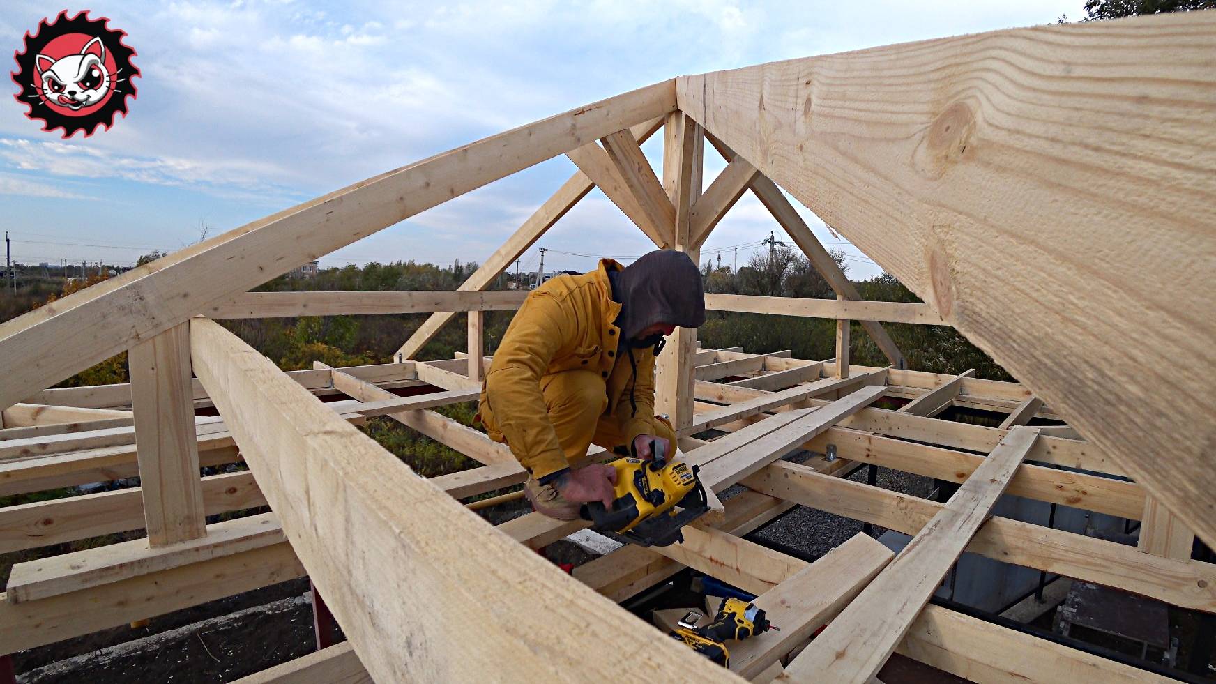 Шатровая кровля, криво, косо. Зато сам! смотреть онлайн