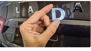 Лучший способ удаления эмблем и шильдиков с кузова автомобиля