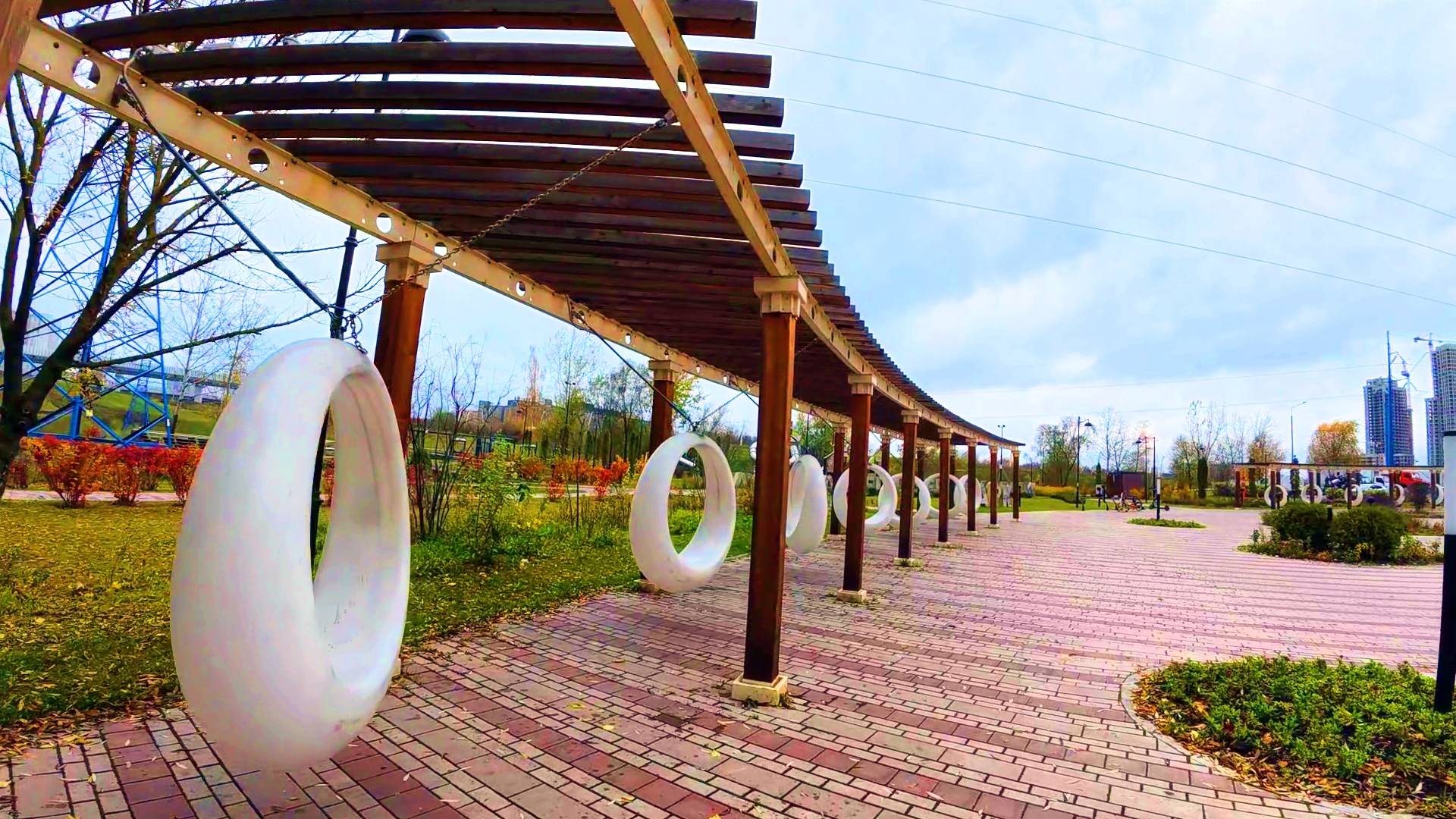 ЗАКРУТИЛА ВСЕ ЛУННЫЕ КАЧЕЛИ! Парк долины реки Чертановки. Москва. Часть 16. смотреть онлайн