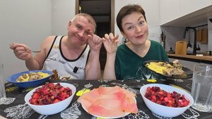 Мукбанг жизнь в ДОЛГ или в КРЕДИТ! Друзья друзьями, а ДЕНЮШКИ врозь! Болталка и Семейный ужин Россия