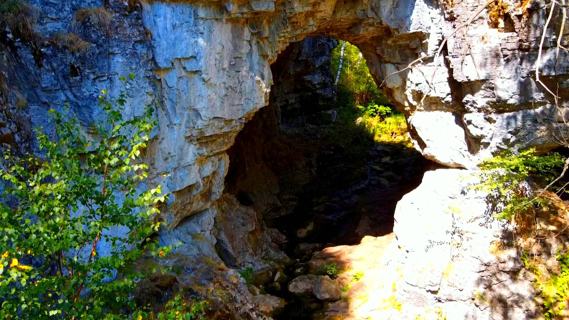 Куперля. Карстовый мост.