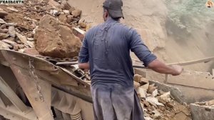 Строительство, дробление щебёнки