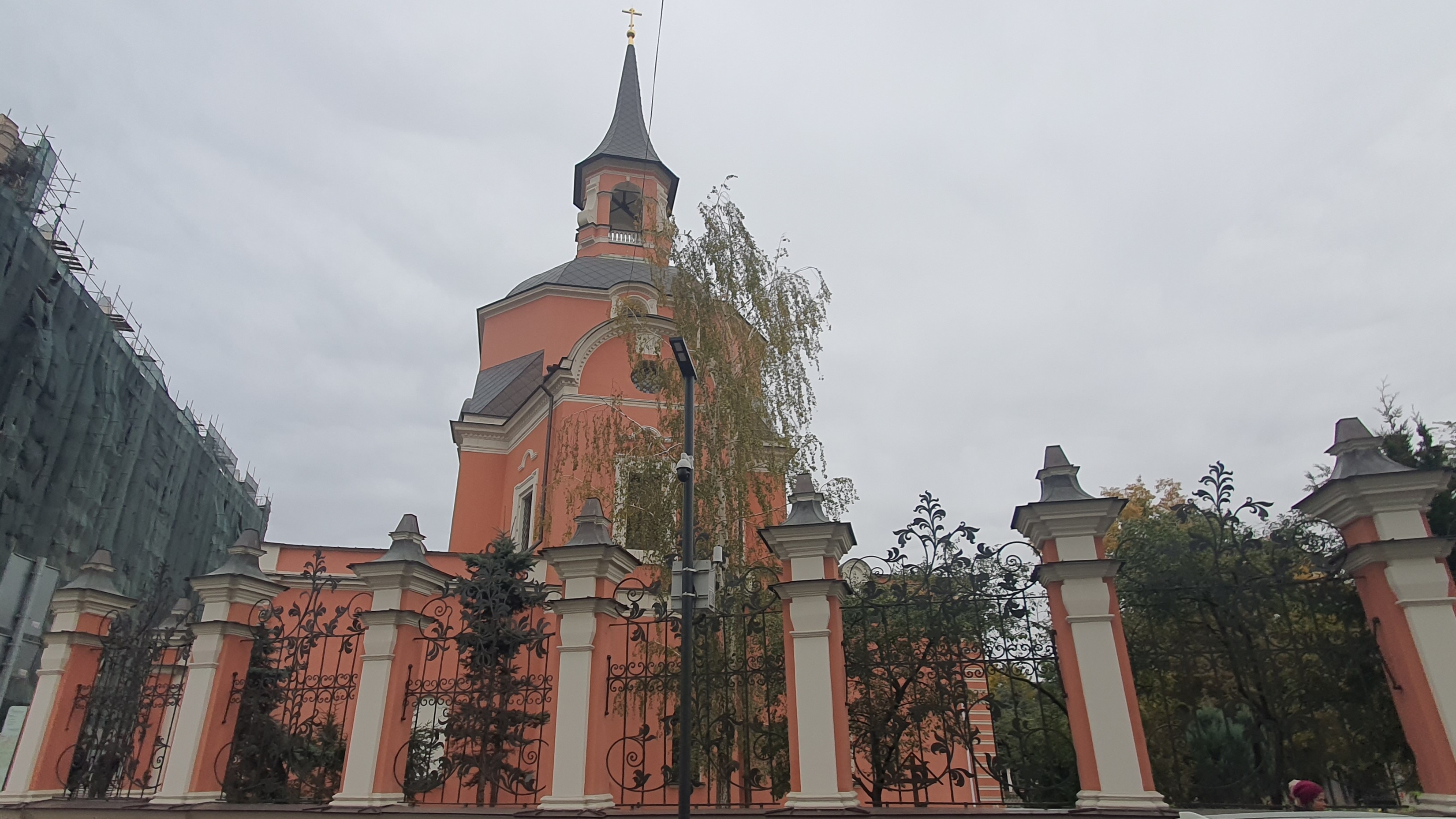 Храм святых апостолов Петра и Павла в Новой Басманной слободе по указу Петра I и по его чертежам. смотреть онлайн