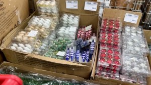 В Светофоре классные завалы посуды! Много новинок для кухни. Красивые тарелки, кружки, кастрюли.