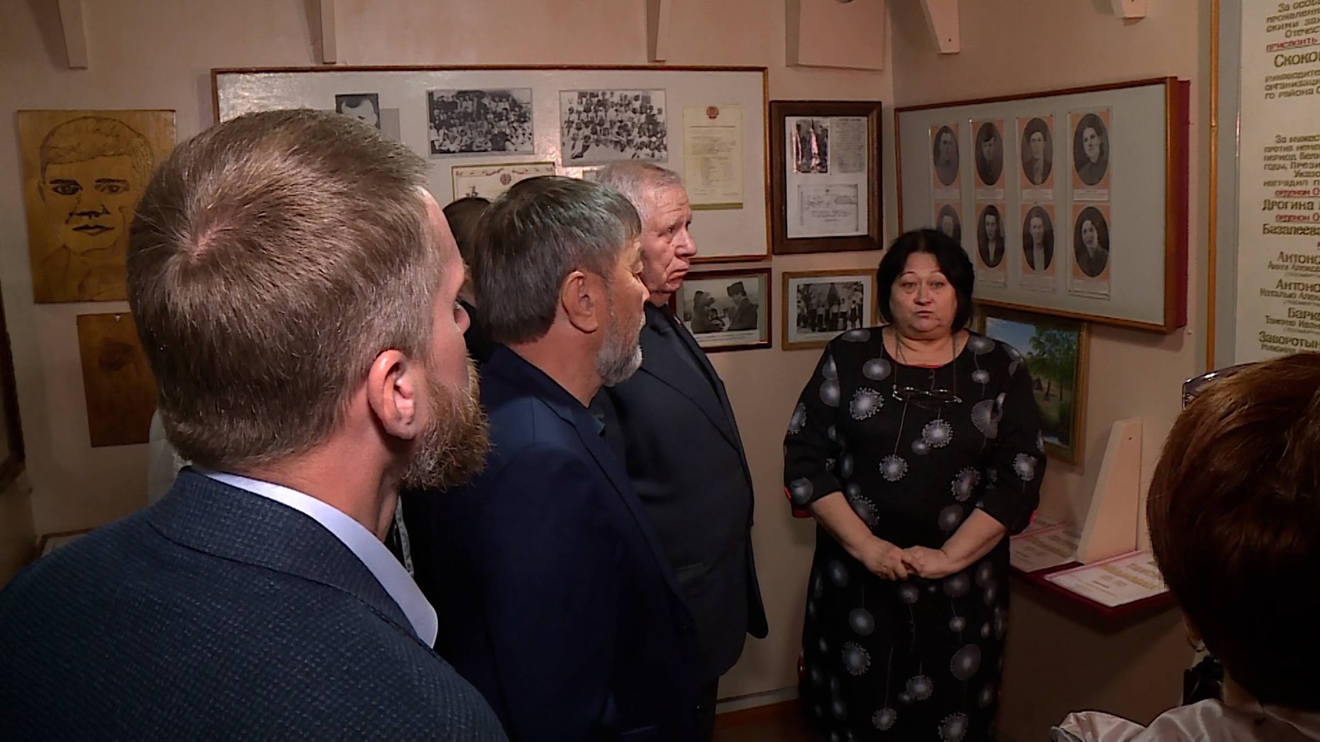 Депутаты краевой думы посетили Левокумский округ смотреть онлайн