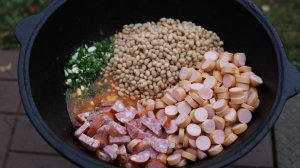 Консервированная фасоль с картофелем и копченостями в казане