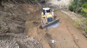 Liebherr 746 прокладывает дорогу в горах. Часть 5.