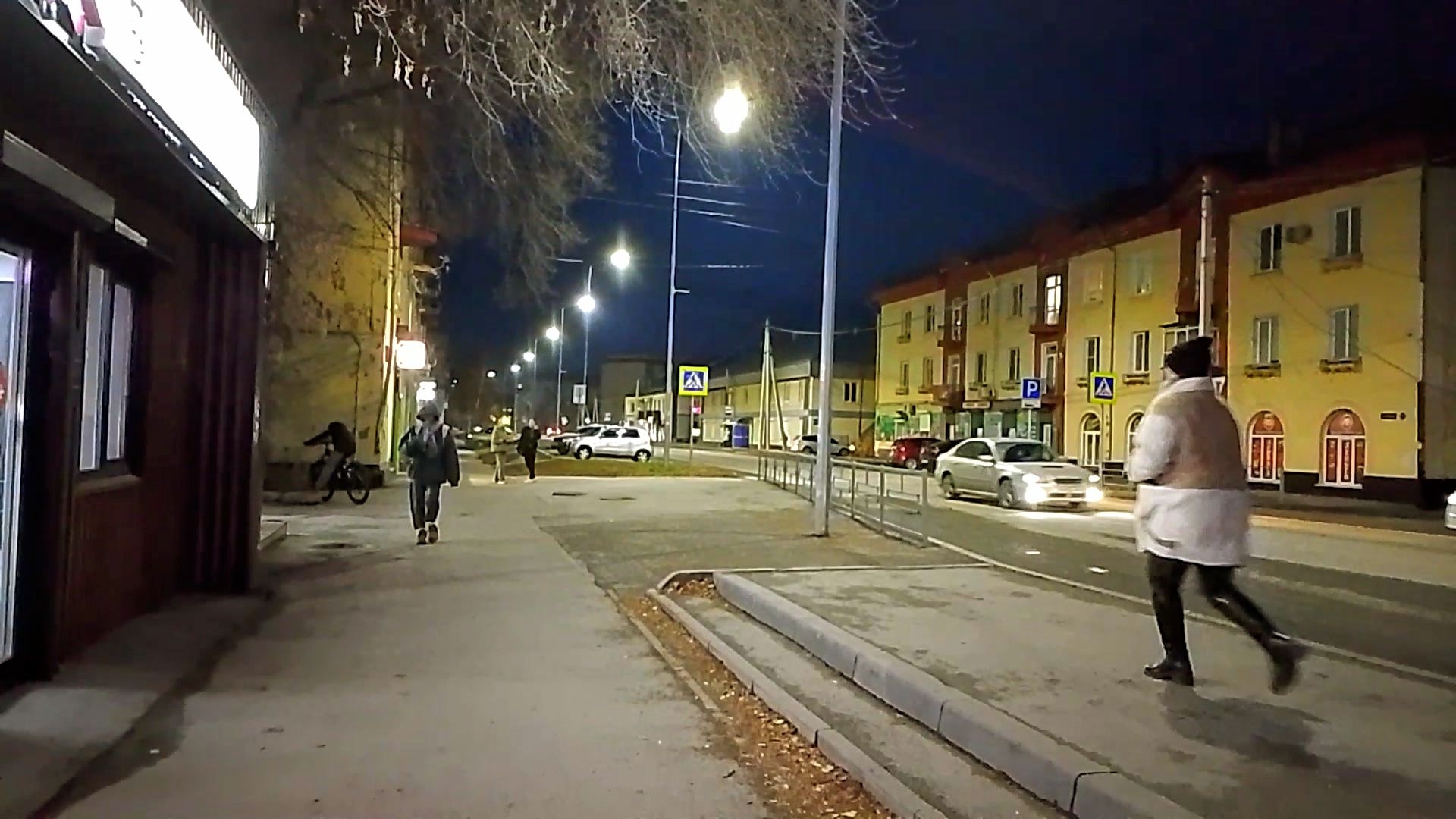 Уходящий октябрь в моем вечернем городке. #мойгород #вечер #прогулка смотреть онлайн