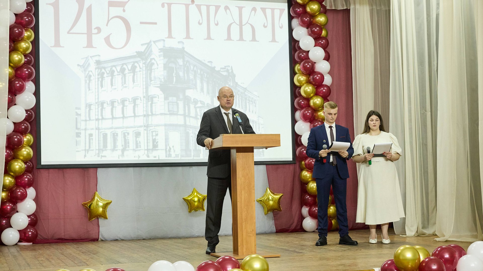 Вадим Супиков поздравил железнодорожный техникум с юбилеем