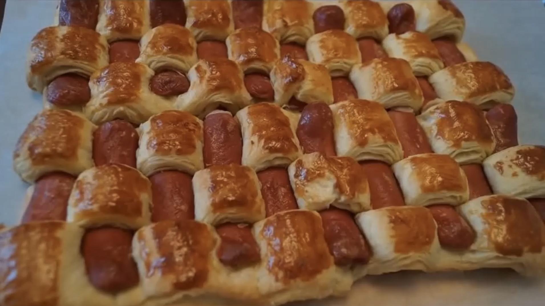 Сосиски в тесте-плетёный пирог. смотреть онлайн