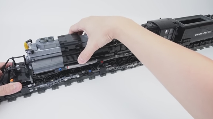 Паровоз из Lego смотреть онлайн