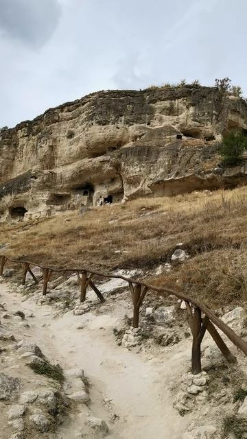 По дороге к пещерному городу Чуфут-Кале. смотреть онлайн