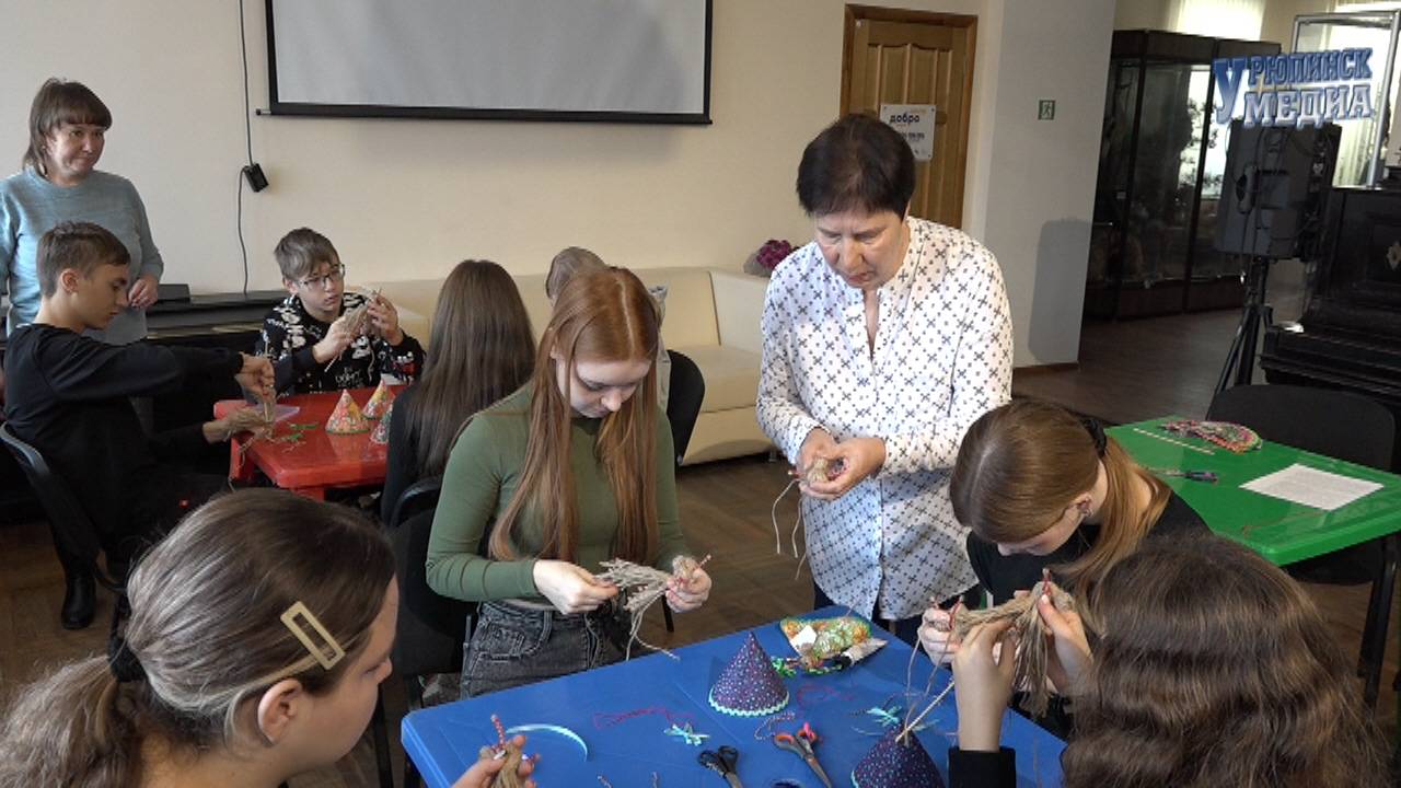 Каникулы в музее смотреть онлайн