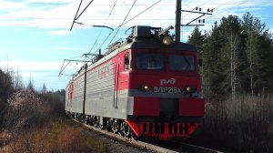 ВЛ11М-216/231 с грузовым поездом и приветливой бригадой