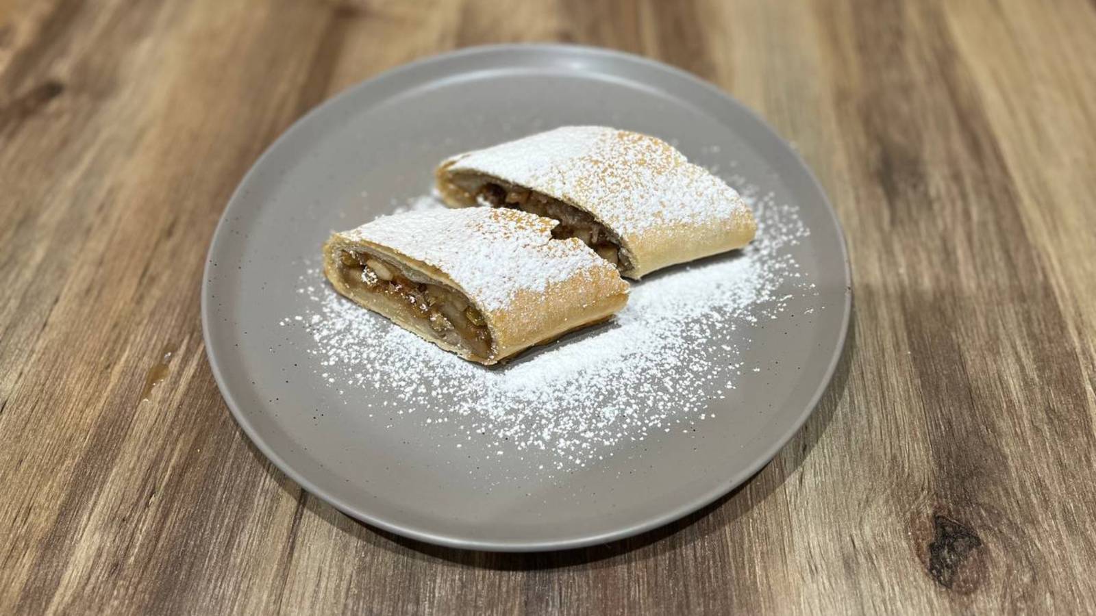 🥐 Яблочный штрудель с грецкими орехами