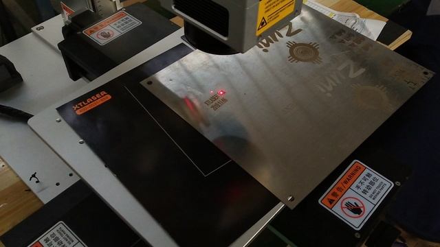 Широкоформатный волоконный лазерный маркиратор XTLASER смотреть онлайн