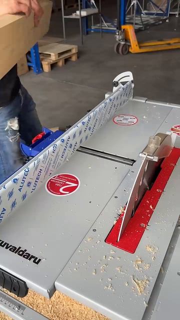 Многофункциональный деревообрабатывающий станок от компании Belmash в действии😎👍 смотреть онлайн