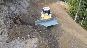 Liebherr 746 прокладывает дорогу в горах. Часть 7.