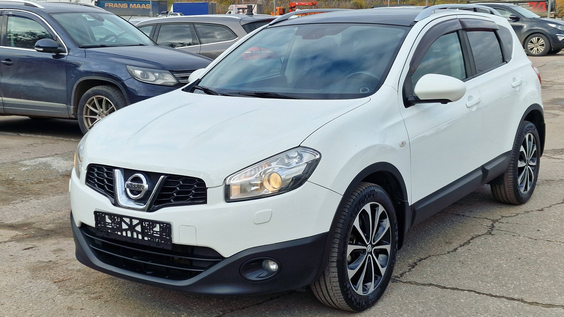 NISSAN QASHQAI (2012) смотреть онлайн