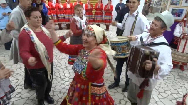 ТАКМАК-ВЛАК в благодарность гармонисту. Видео Василия Хайбуллина смотреть онлайн