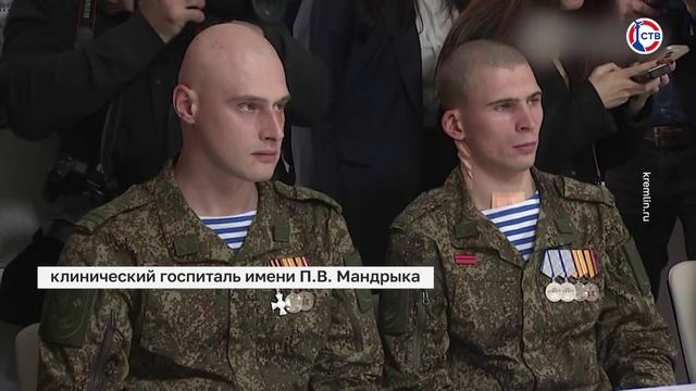 Владимир Путин посетил Центральный военный клинический госпиталь имени П.В. Мандрыка смотреть онлайн