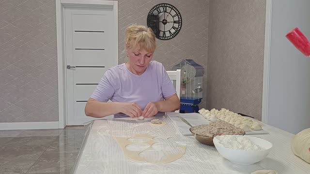 138. Подарок на юбилей. Детские манты. Огород.