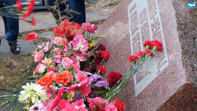 В Таре почтили память жертв политических репрессий (30.10.2025) смотреть онлайн