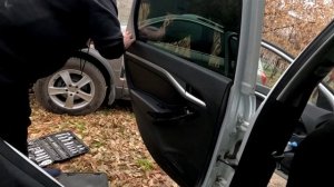 Лада Веста, замена предохранителя и кнопки стеклоподъемника.