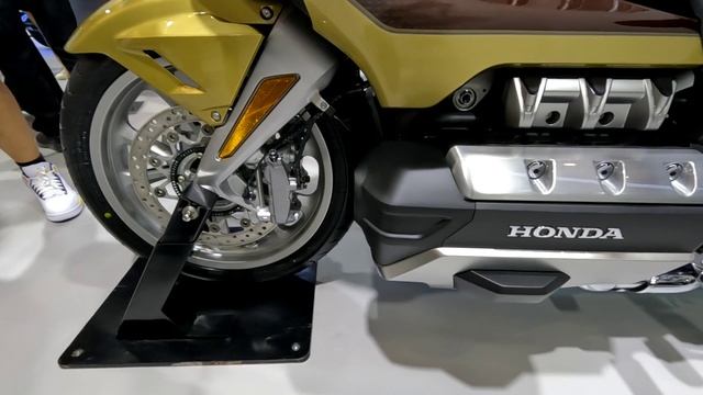 Мотоциклы HONDA Выставка CIMA MOTOR Часть 12 смотреть онлайн
