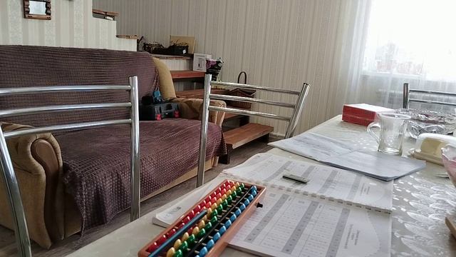 У нас каникулы но мы считаем пишим и готовим чебуреки. смотреть онлайн