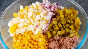 Яичный салат с тунцом. Много белка и очень вкусно