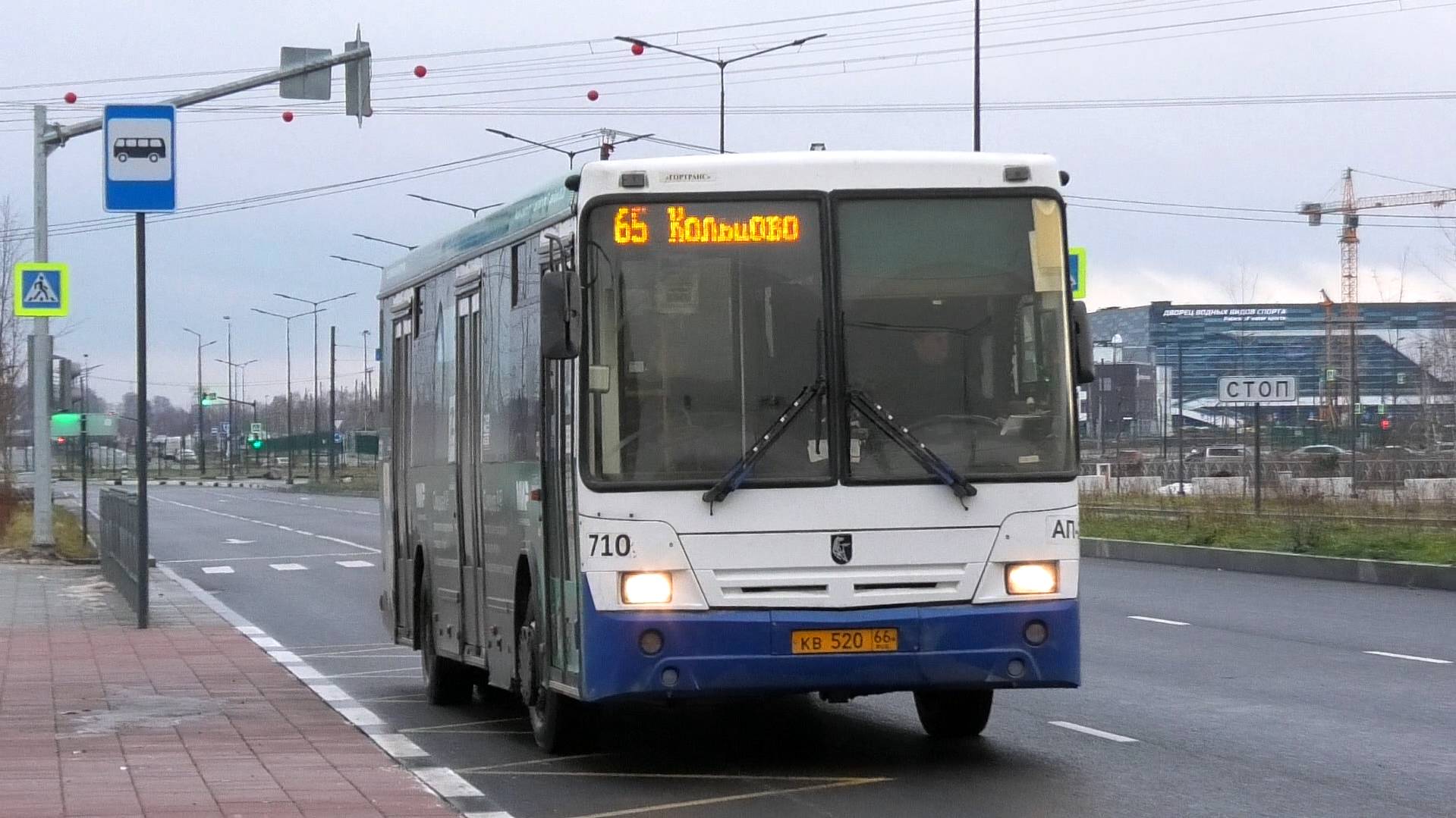Автобус НефАЗ-5299-20-32 борт №710 маршрут №65 в безлюдном микрорайоне "Новокольцовский" смотреть онлайн