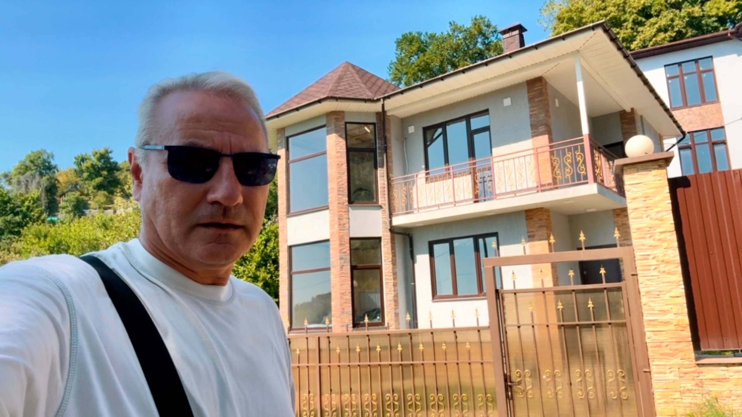 Дом в самом центре Сочи и с видом на море смотреть онлайн