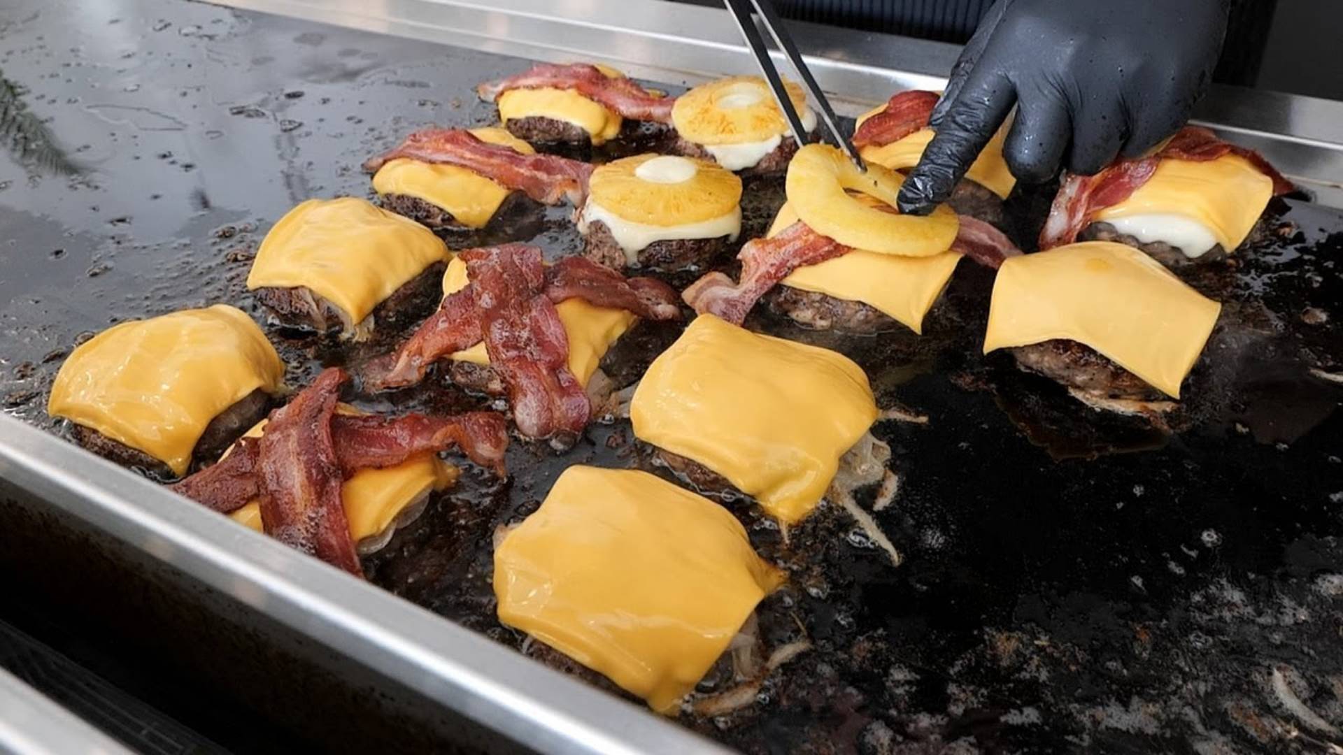 Домашний чизбургер с 3 кусочками сыра и котлетой. Корейская бургерная смотреть онлайн