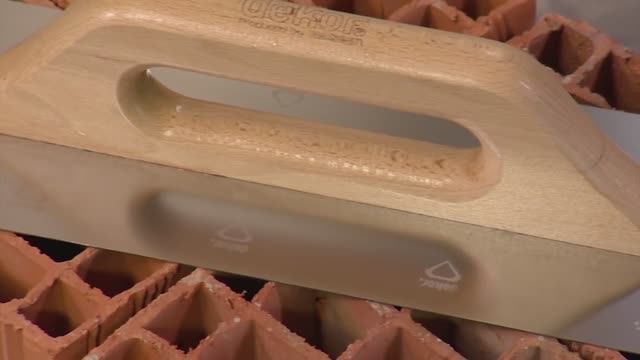 Полутер прямой деревянная ручка DEKOR