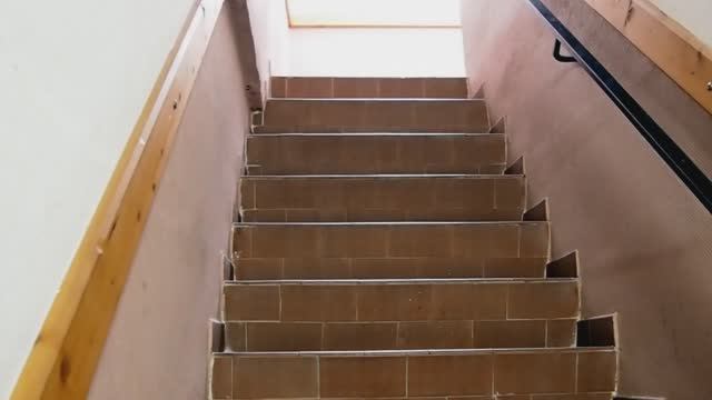 Лестница в старинном жилом доме (Авиньон, Франция). смотреть онлайн