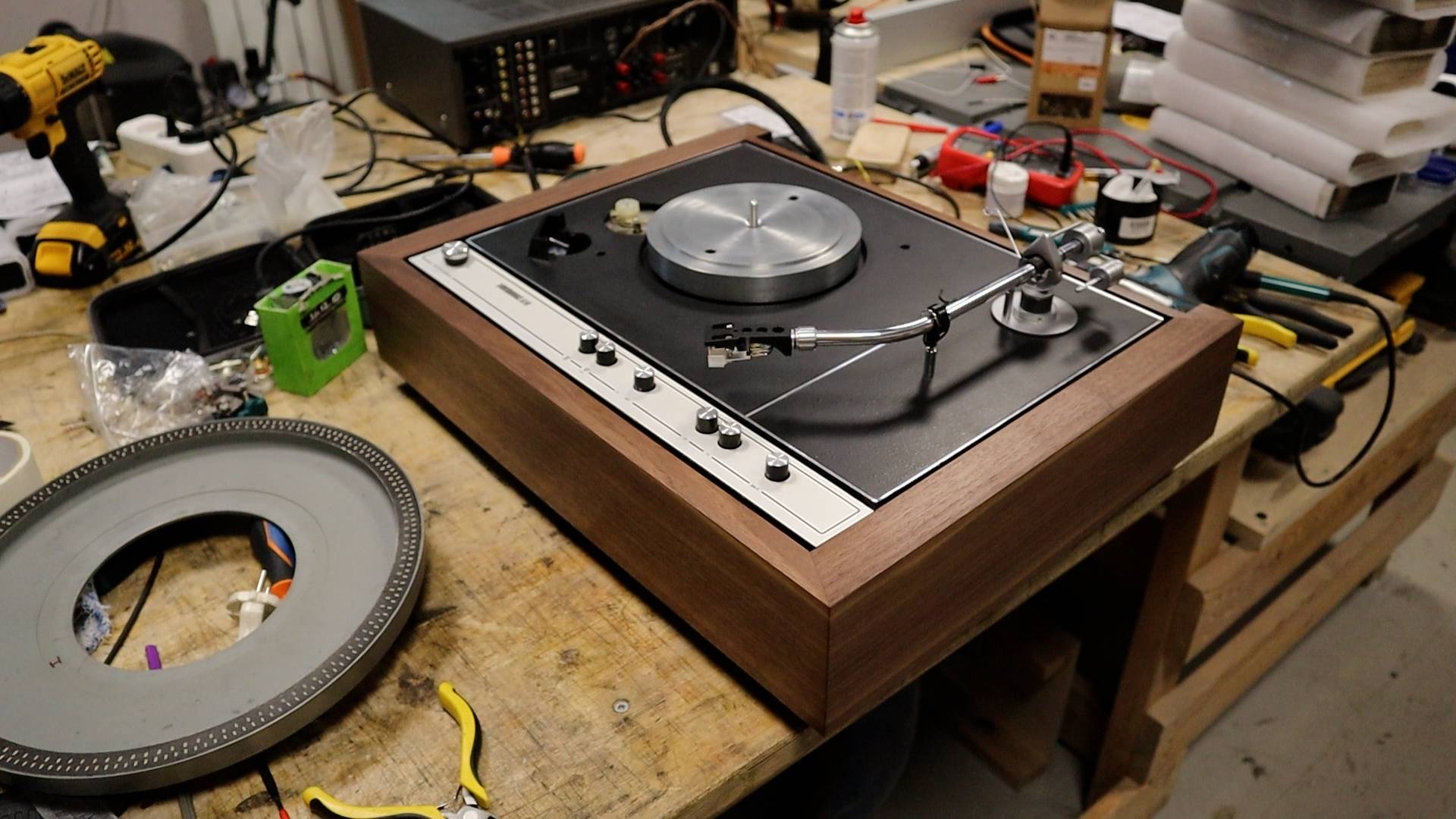 Два виниловых проигрывателя снова в строю!