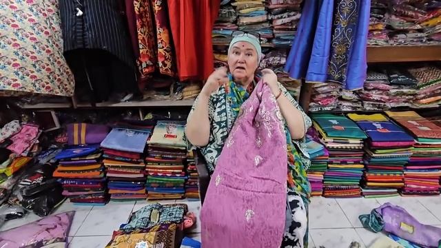 Трудный выбор, индийские сари не повторяются! Ищем бедных женщин с русскоговорящим водителем. Дасара смотреть онлайн