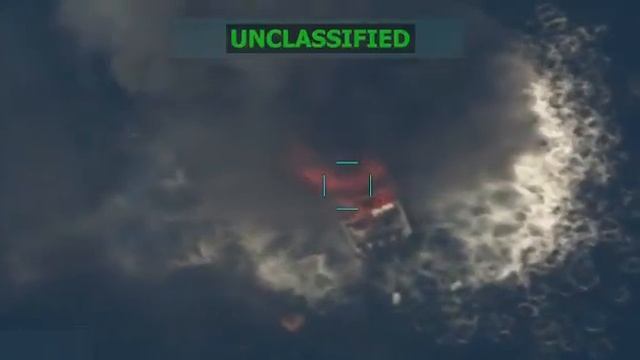ВМС США зафигачили очередную лодку с эмигрантами в океане смотреть онлайн