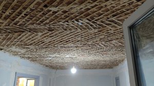 Купил квартиру .Ремонт .Потолок -дранка.