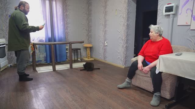 Мама и сын сломались Через неделю починимся Вкусно кушаю картошку с печенью ПОДВАЛ ИЛЬИЧА смотреть онлайн