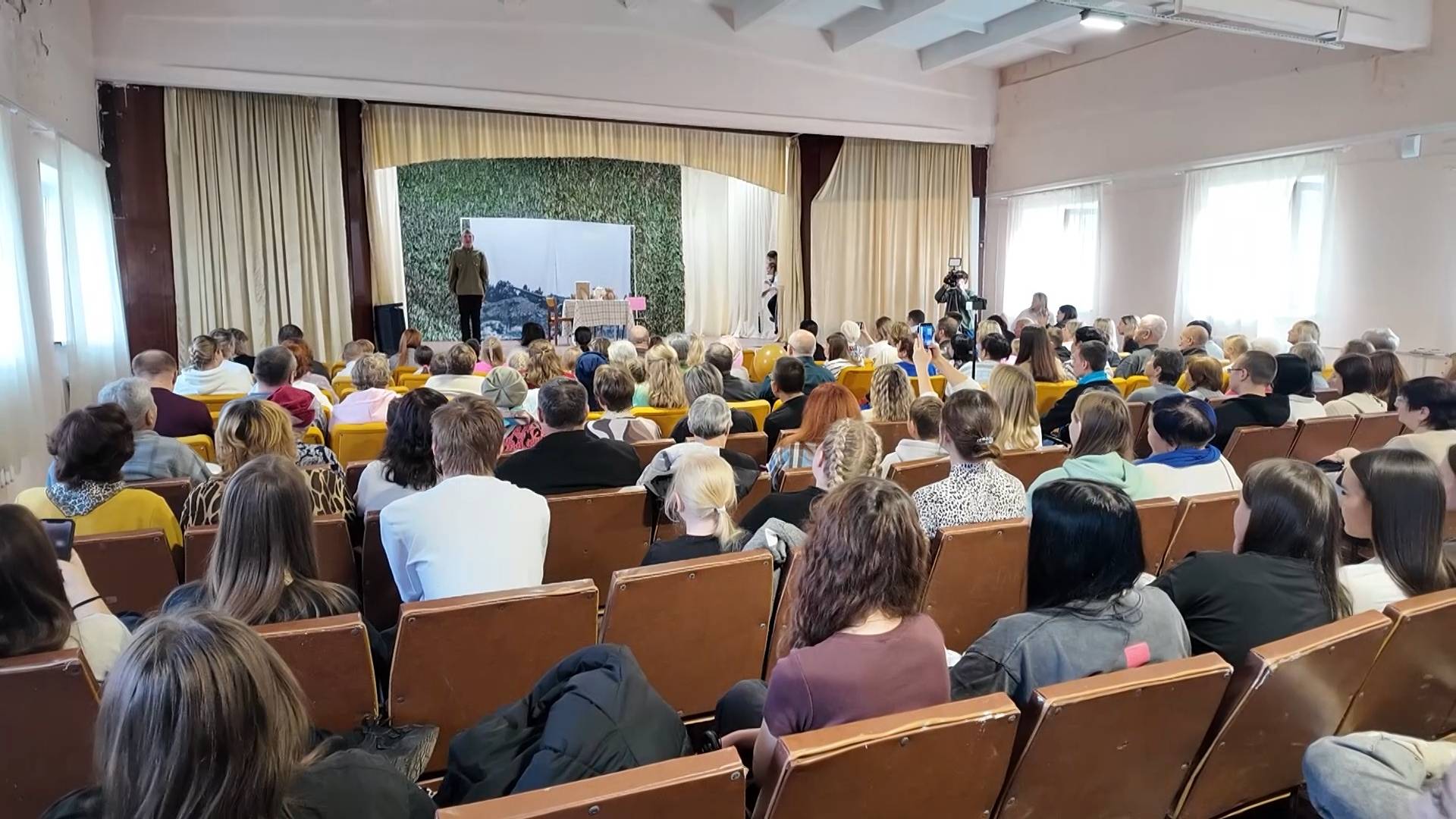 В Копейске показали инклюзивный спектакль смотреть онлайн