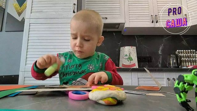 Дети. Развитие. Вы только посмотрите на это милейшее видео, он так старается. Обучение. Подделки. смотреть онлайн