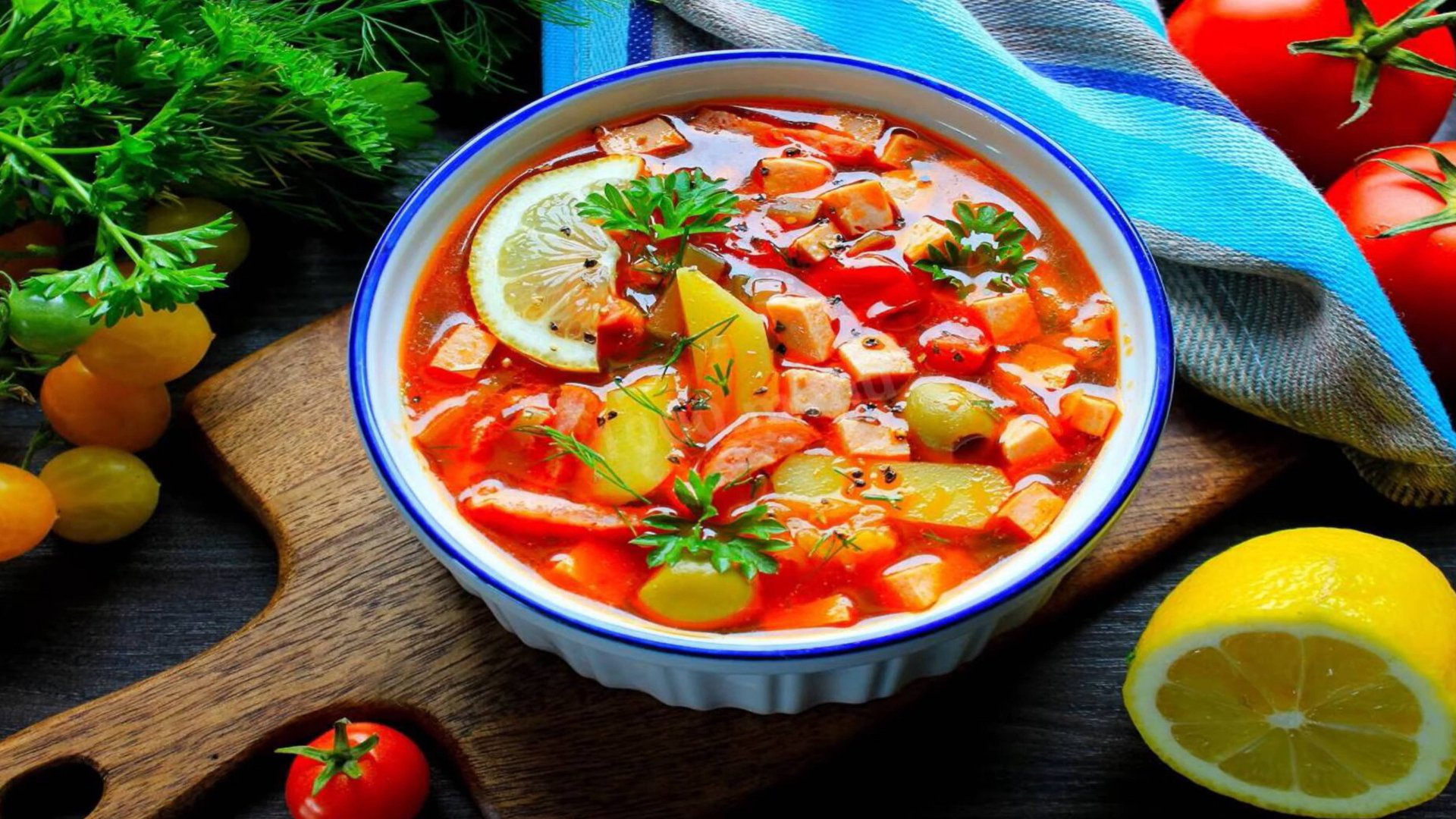 Солянка с колбасой и оливками смотреть онлайн