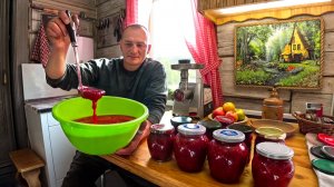 КАК СОХРАНИТЬ ЯГОДУ НА ЗИМУ и ПРИГОТОВИТЬ МЯСО в ПЕЧИ. ЖИЗНЬ в ЛЕСУ на КРАЮ БОЛОТА. №365