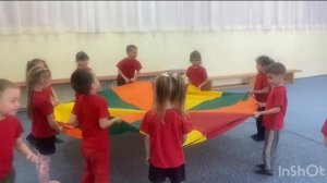 Занятие с игровым парашютом