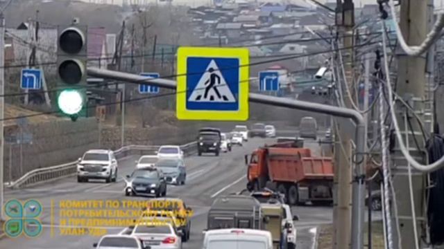 Стрела манипулятора влетела во встречную легковушку