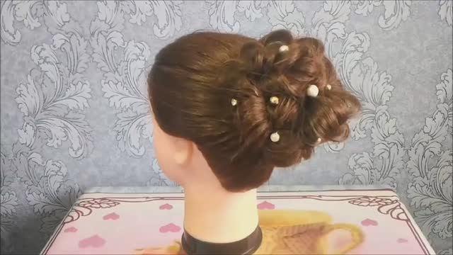 Как легко и быстро сделать красивую прическу с помощью валика для волос смотреть онлайн
